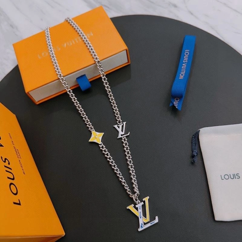 Compact Louis Vuitton Necklaces 251504