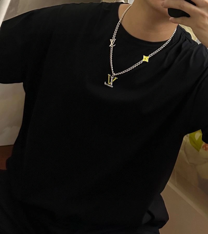Compact Louis Vuitton Necklaces 251504