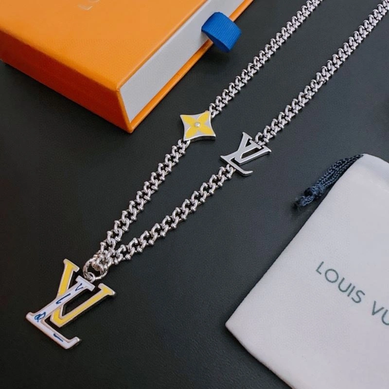 Compact Louis Vuitton Necklaces 251504