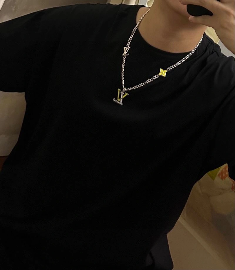 Compact Louis Vuitton Necklaces 251504