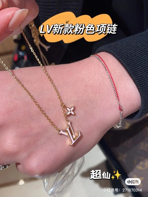 Versatile Louis Vuitton Necklaces 251509