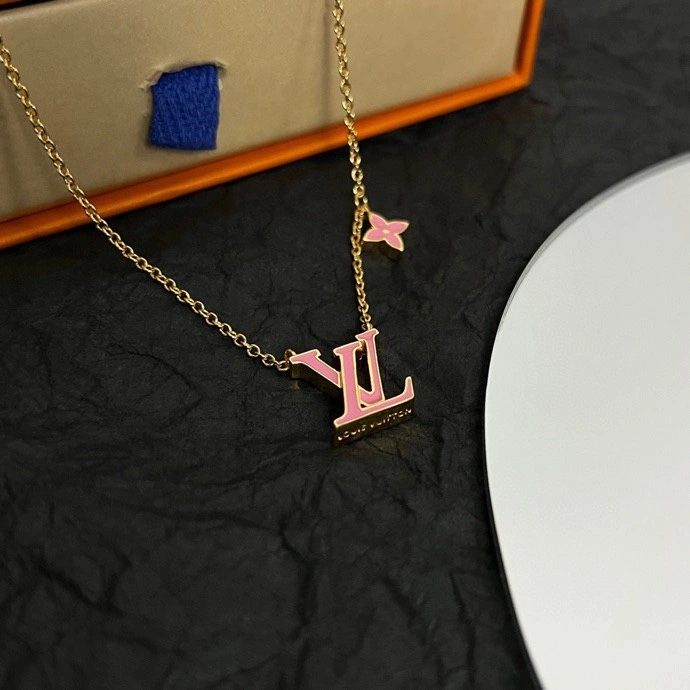 Versatile Louis Vuitton Necklaces 251509