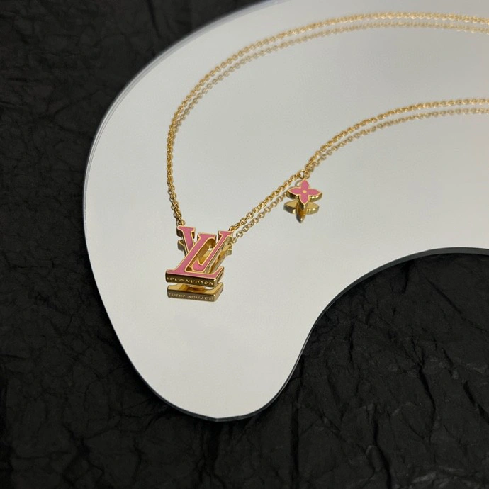 Versatile Louis Vuitton Necklaces 251509