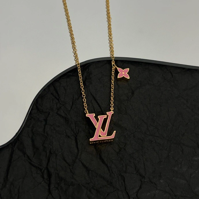 Versatile Louis Vuitton Necklaces 251509