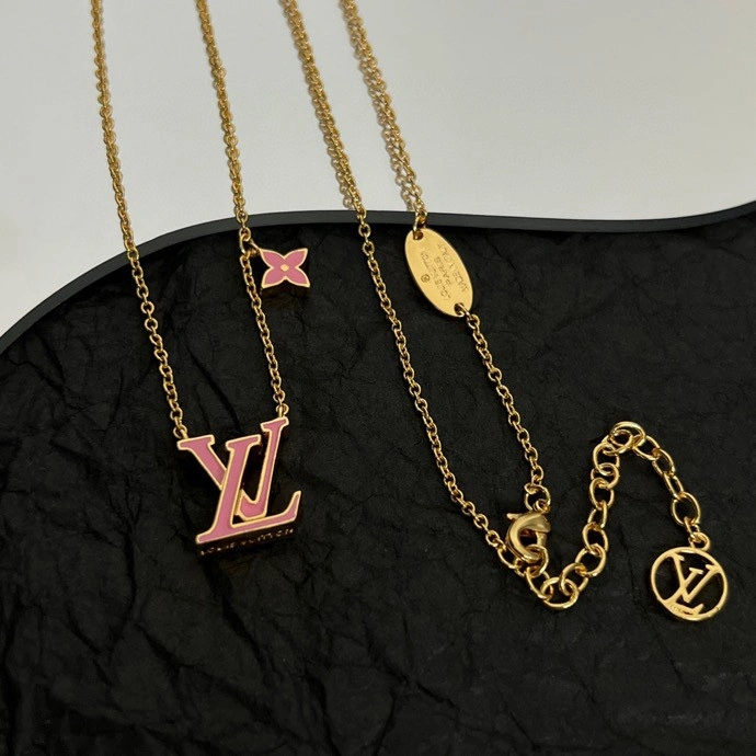 Versatile Louis Vuitton Necklaces 251509