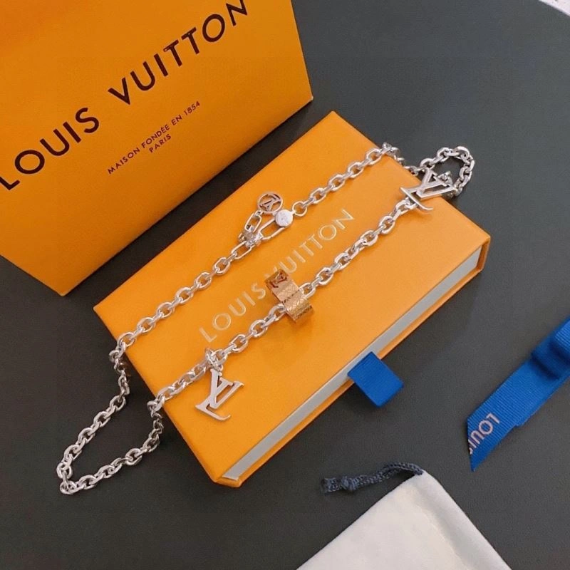Louis Vuitton Necklaces Functional 251493