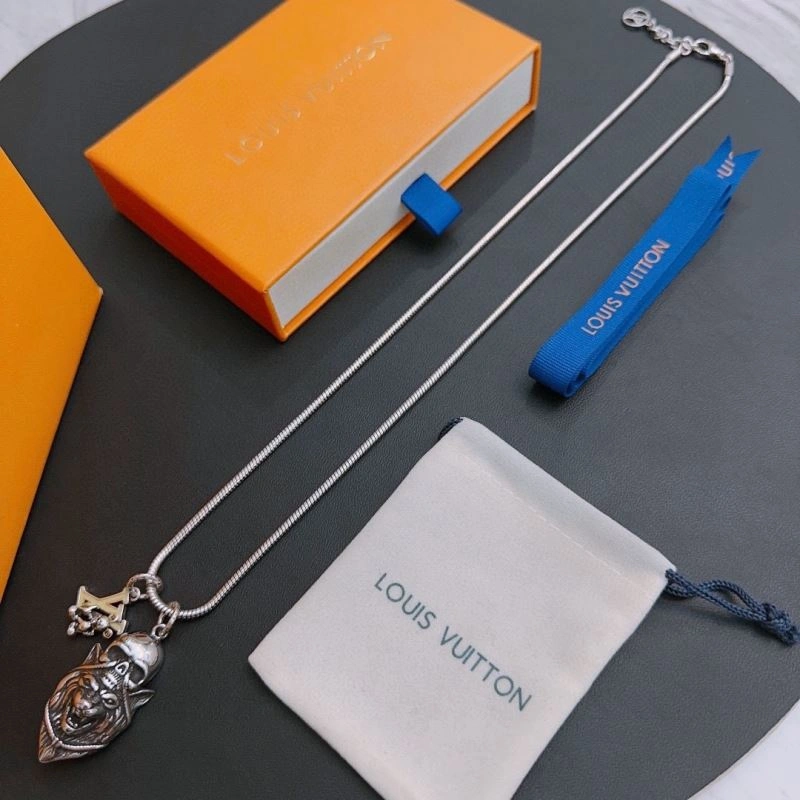 Louis Vuitton Necklaces Minimalist 251486