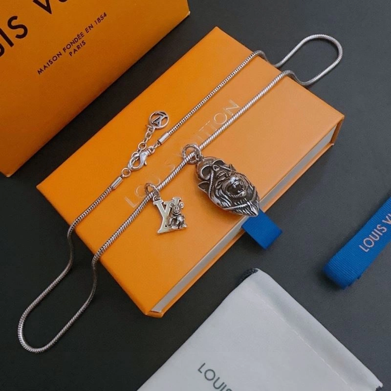 Louis Vuitton Necklaces Minimalist 251486