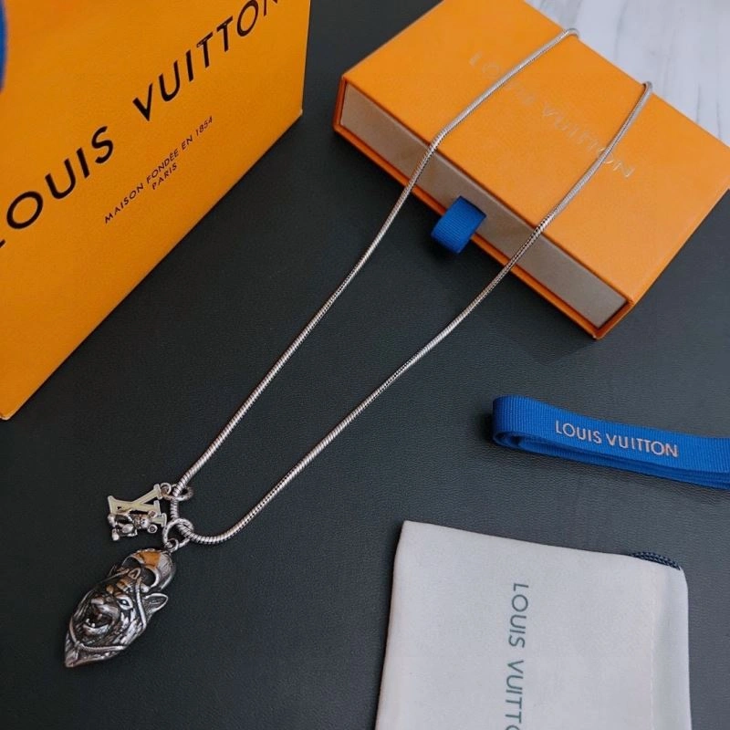 Louis Vuitton Necklaces Minimalist 251486