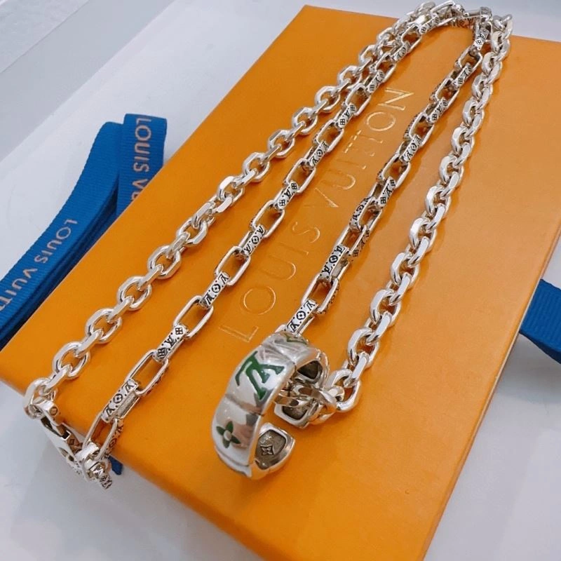 Refined Louis Vuitton Necklaces 251495
