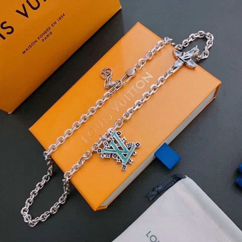 WaterResistant Louis Vuitton Necklaces 251475