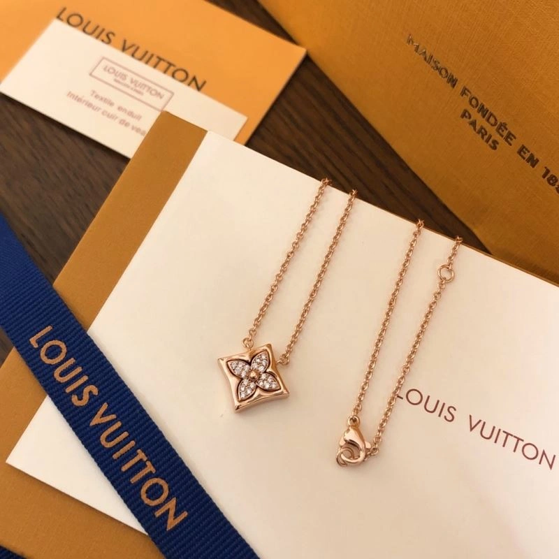 MoistureWicking Louis Vuitton Necklaces 251066