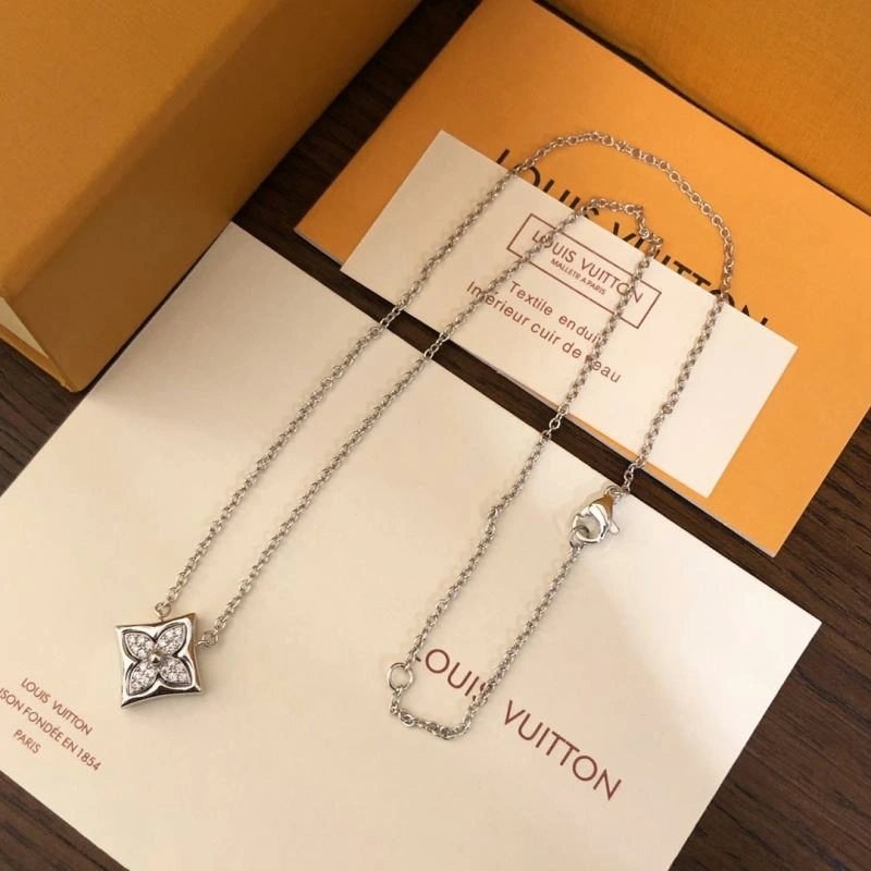 MoistureWicking Louis Vuitton Necklaces 251066