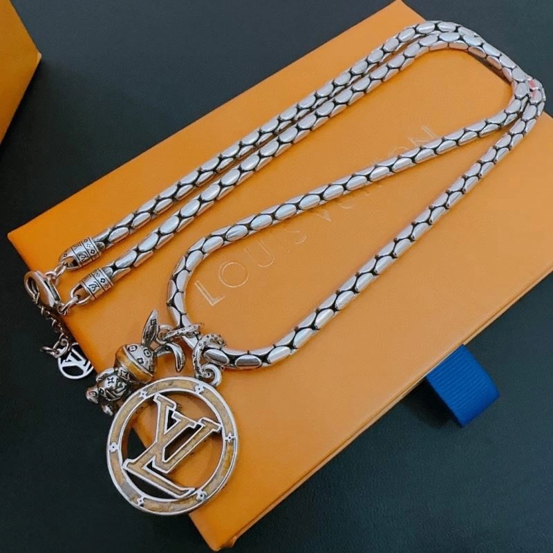 Louis Vuitton Necklaces Attractive 251045