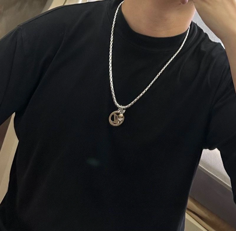 Louis Vuitton Necklaces Attractive 251045