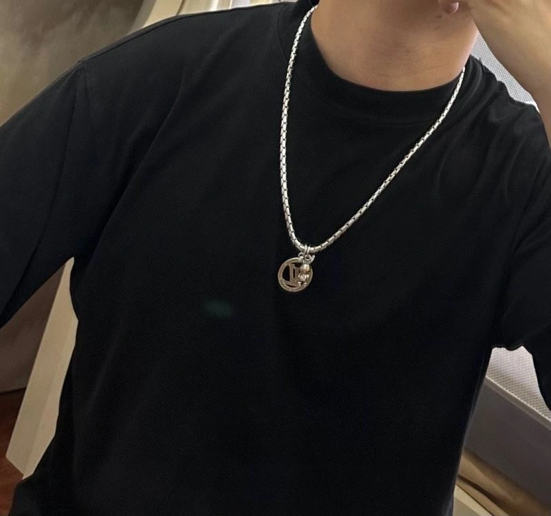 Louis Vuitton Necklaces Attractive 251045