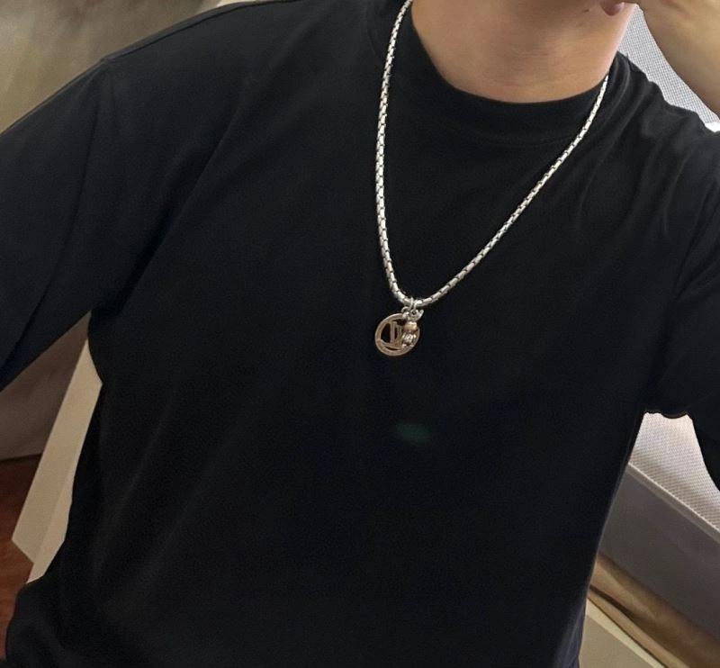 Louis Vuitton Necklaces Attractive 251045