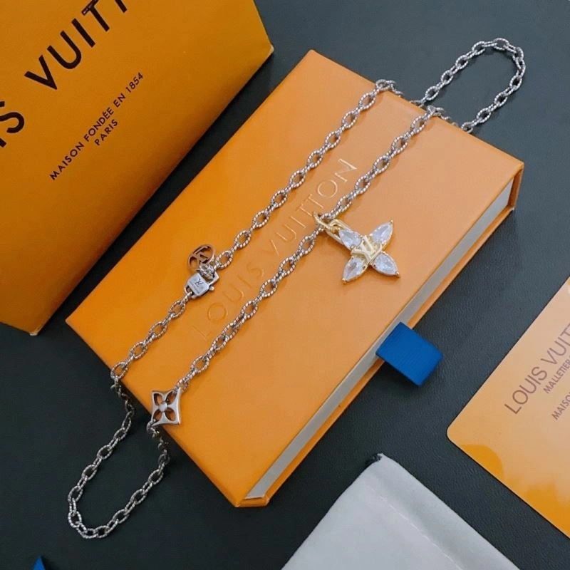 WeatherProof Louis Vuitton Necklaces 251039