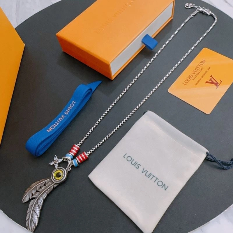 Compact Louis Vuitton Necklaces 251049