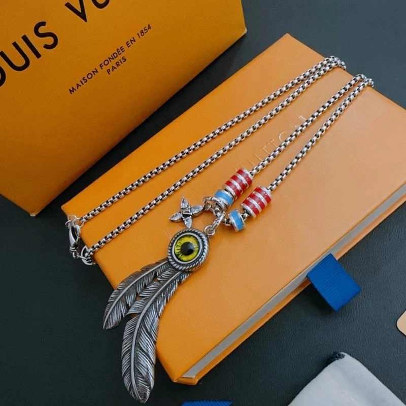 Compact Louis Vuitton Necklaces 251049