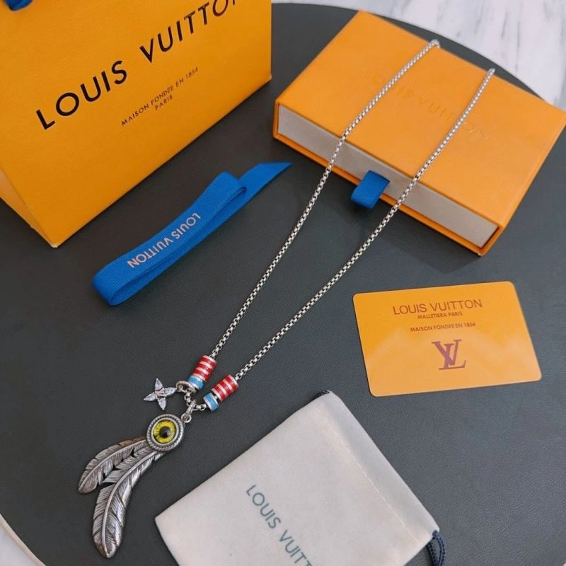 Compact Louis Vuitton Necklaces 251049