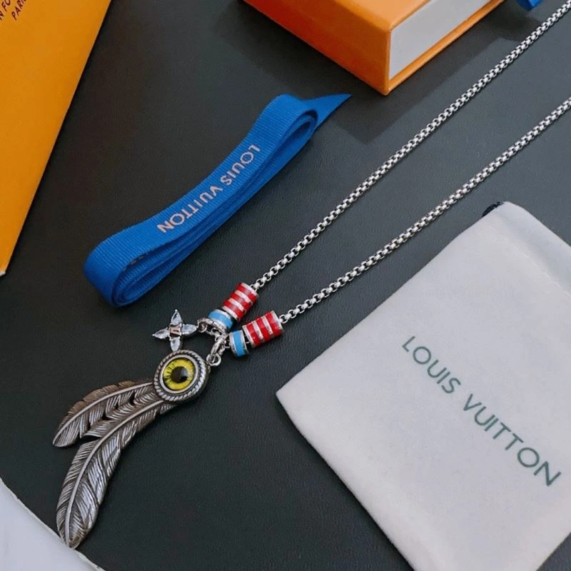 Compact Louis Vuitton Necklaces 251049