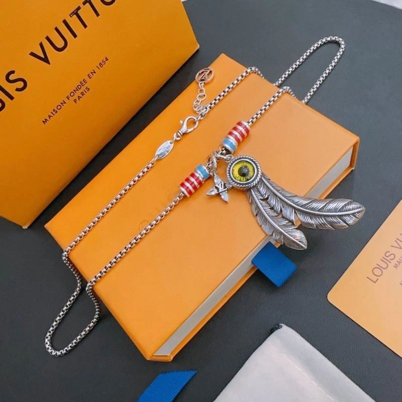 Compact Louis Vuitton Necklaces 251049