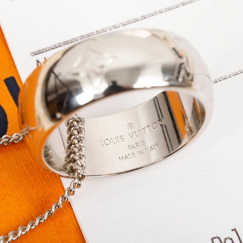 Tailored Louis Vuitton Necklaces 251057