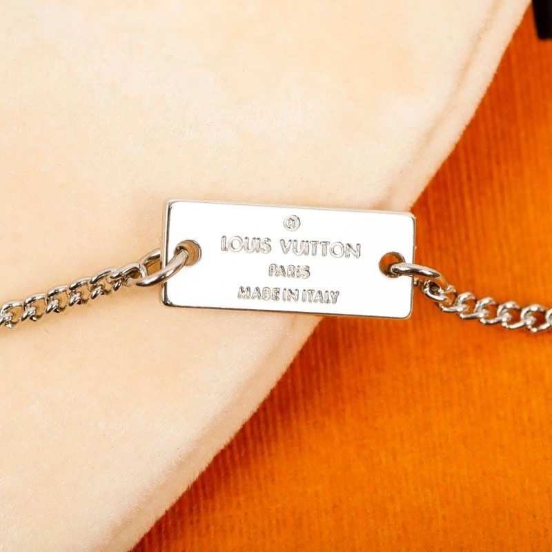 Tailored Louis Vuitton Necklaces 251057