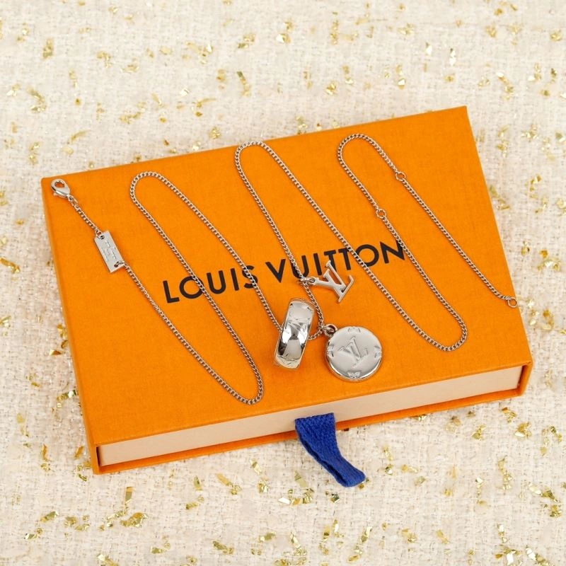 Tailored Louis Vuitton Necklaces 251057