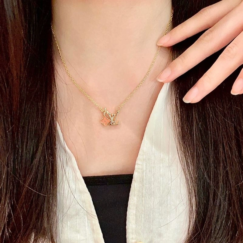 WaterResistant Louis Vuitton Necklaces 251031