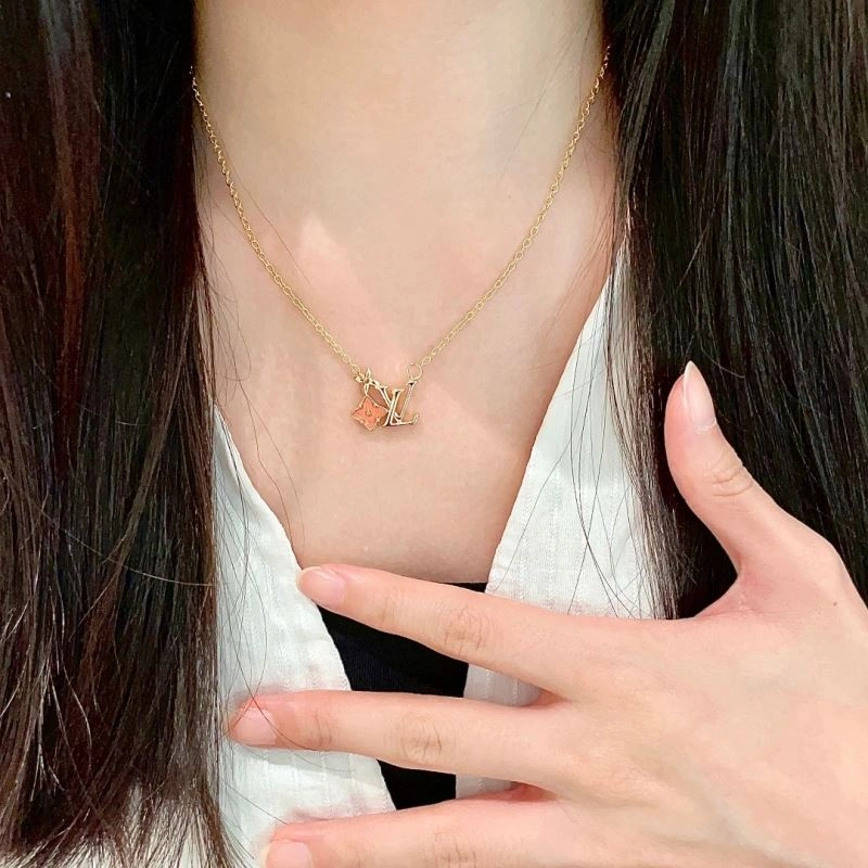 WaterResistant Louis Vuitton Necklaces 251031