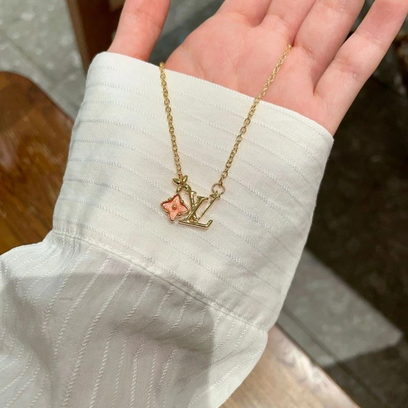 WaterResistant Louis Vuitton Necklaces 251031