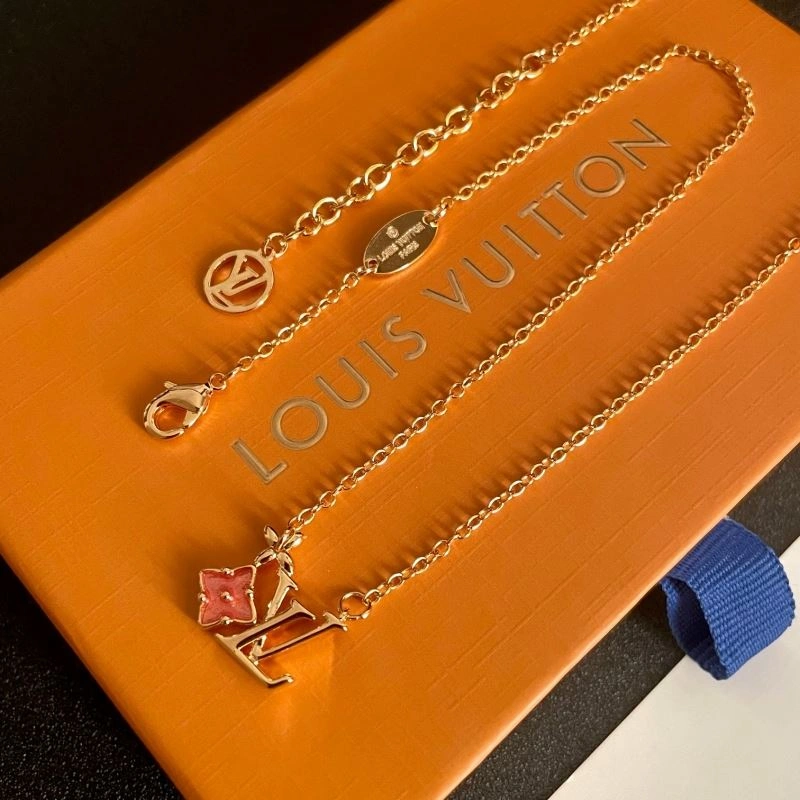 WaterResistant Louis Vuitton Necklaces 251031
