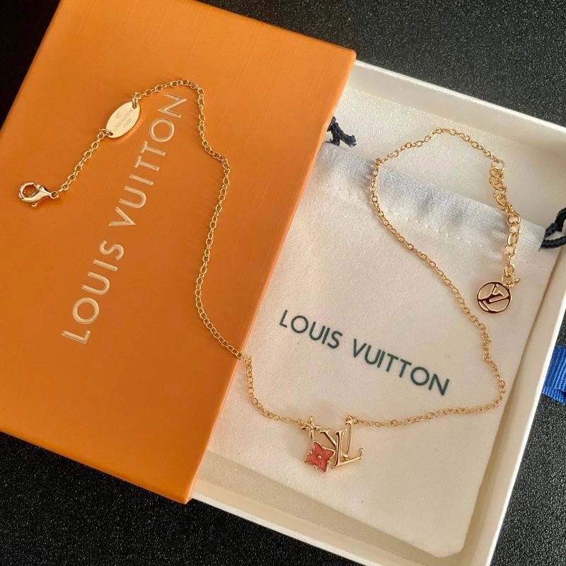 WaterResistant Louis Vuitton Necklaces 251031