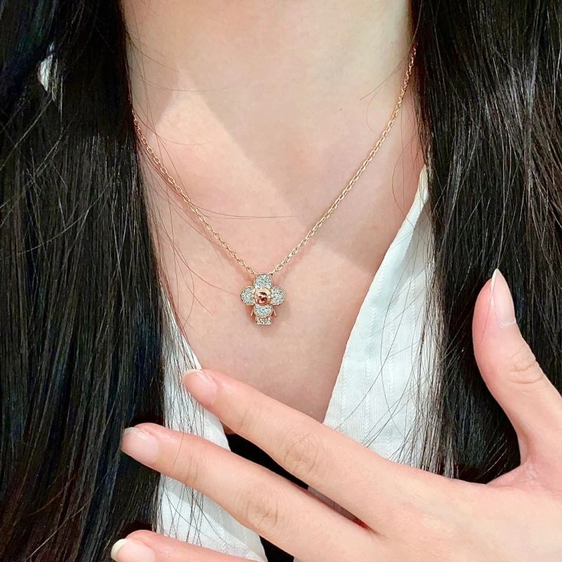 Attractive Louis Vuitton Necklaces 251052
