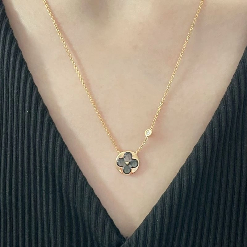 Louis Vuitton Necklaces Sleek 251054