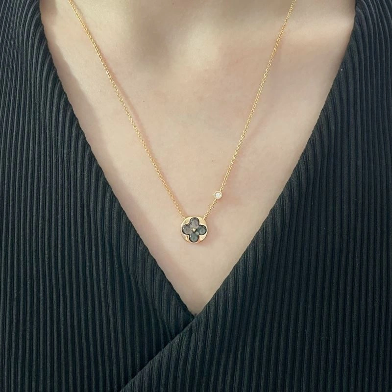 Louis Vuitton Necklaces Sleek 251054