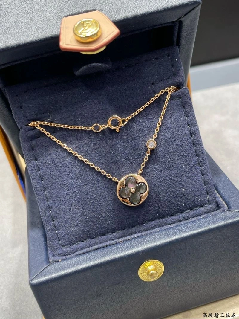 Louis Vuitton Necklaces Sleek 251054