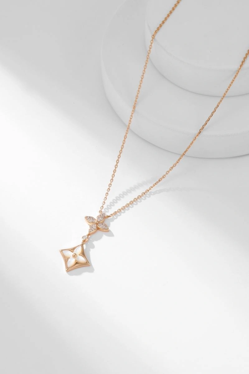 Flexible Louis Vuitton Necklaces 251026