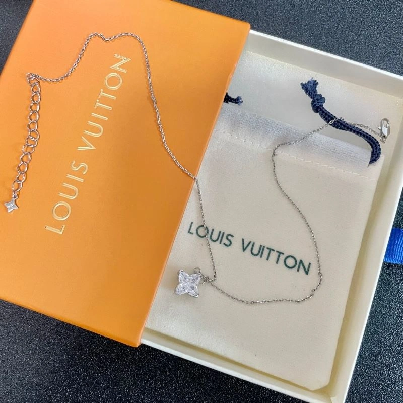 ComfortFit Louis Vuitton Necklaces 251025
