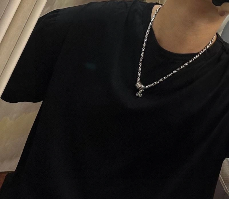 Thermal Louis Vuitton Necklaces 251020