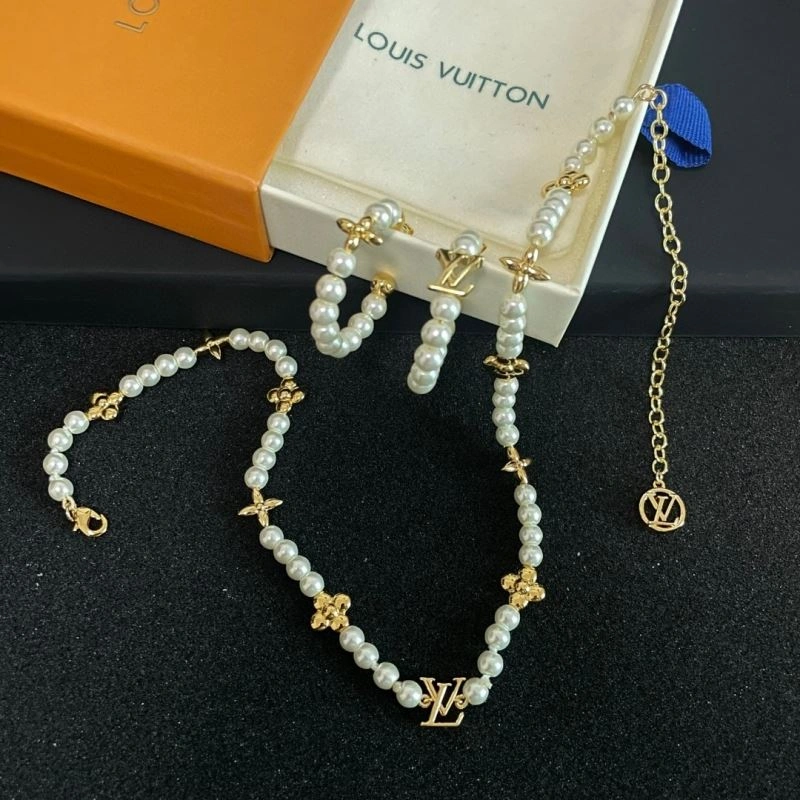 Louis Vuitton Necklaces Youthful 251015