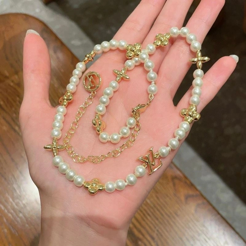 Louis Vuitton Necklaces Youthful 251015