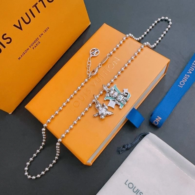 Louis Vuitton Necklaces Elegant 250996