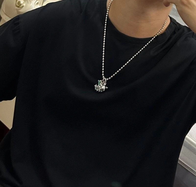Louis Vuitton Necklaces Elegant 250996