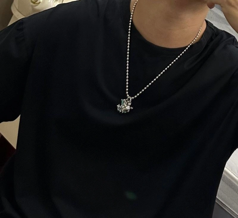 Louis Vuitton Necklaces Elegant 250996
