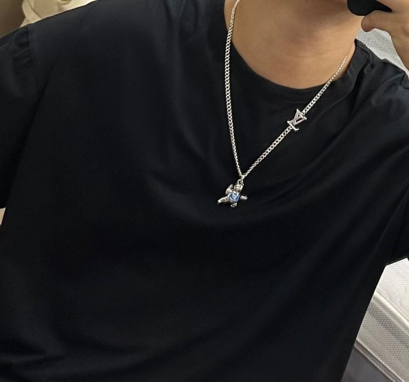 Louis Vuitton Necklaces Minimalist 250993