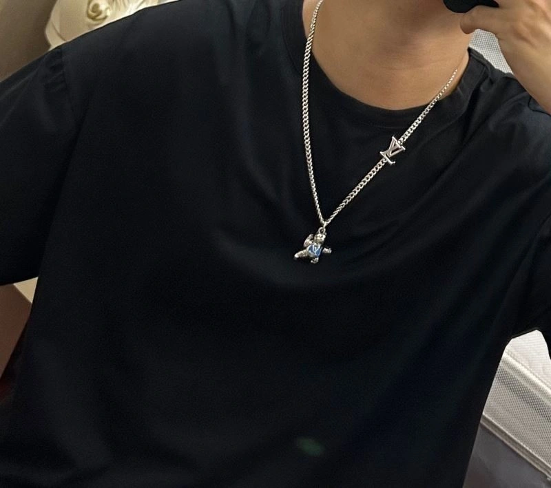 Louis Vuitton Necklaces Minimalist 250993
