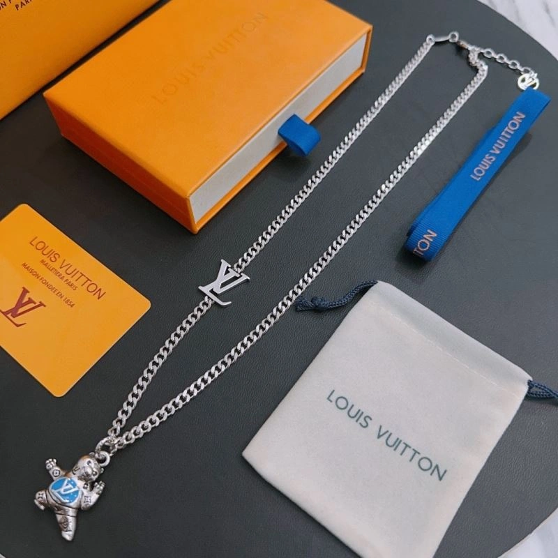 Louis Vuitton Necklaces Minimalist 250993